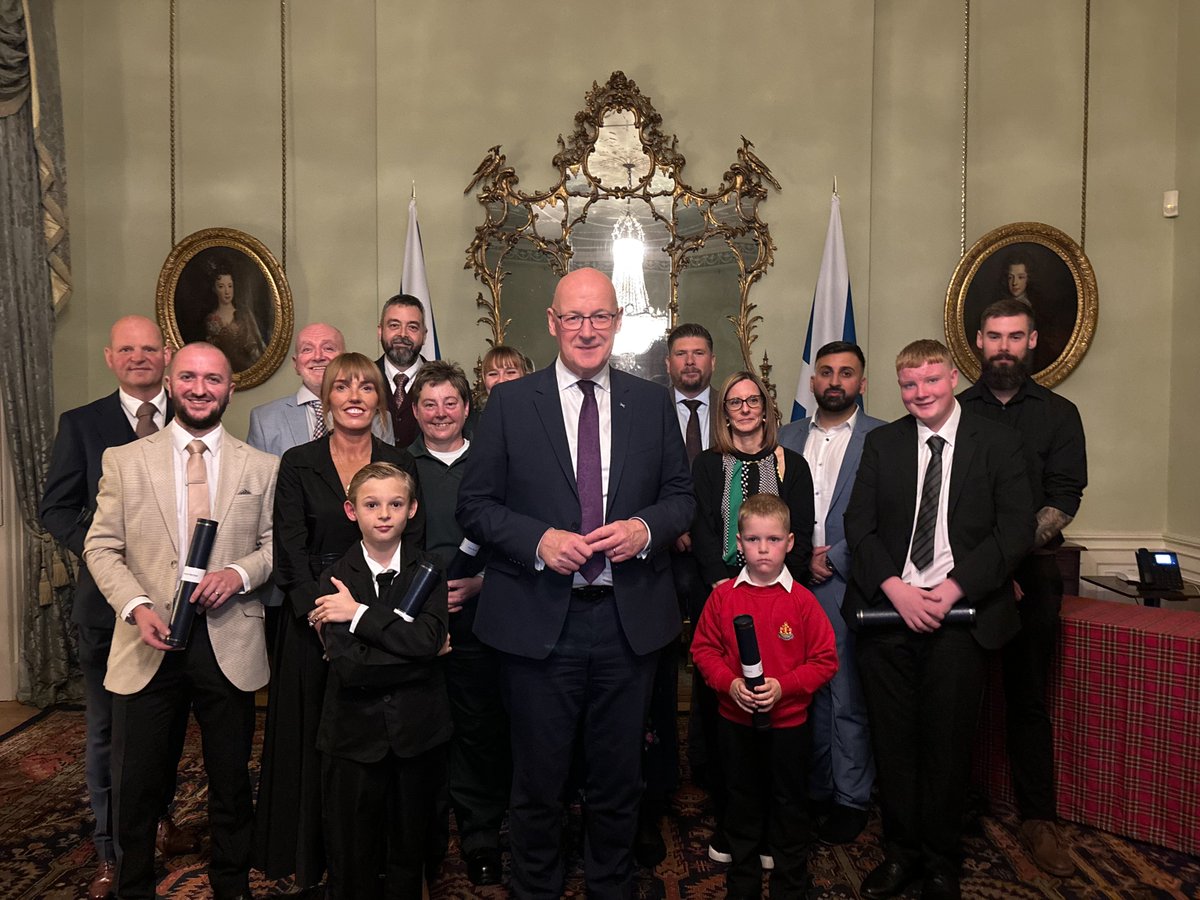 ScotGovFM's tweet photo. First Minister @JohnSwinney presented 17 Brave@Heart Awards to emergency service workers and members of the public whose courage and selflessness saved lives, protected others from harm and made a lasting difference to communities across Scotland.

➡️ https://t.co/XklnrwY4Sw https://t.co/UoqQhvtC29