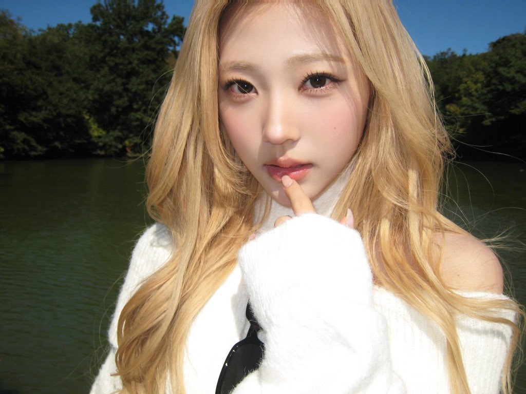 stellaspic's tweet photo. weverse update ♡ #stella https://t.co/ksuG6wvttH