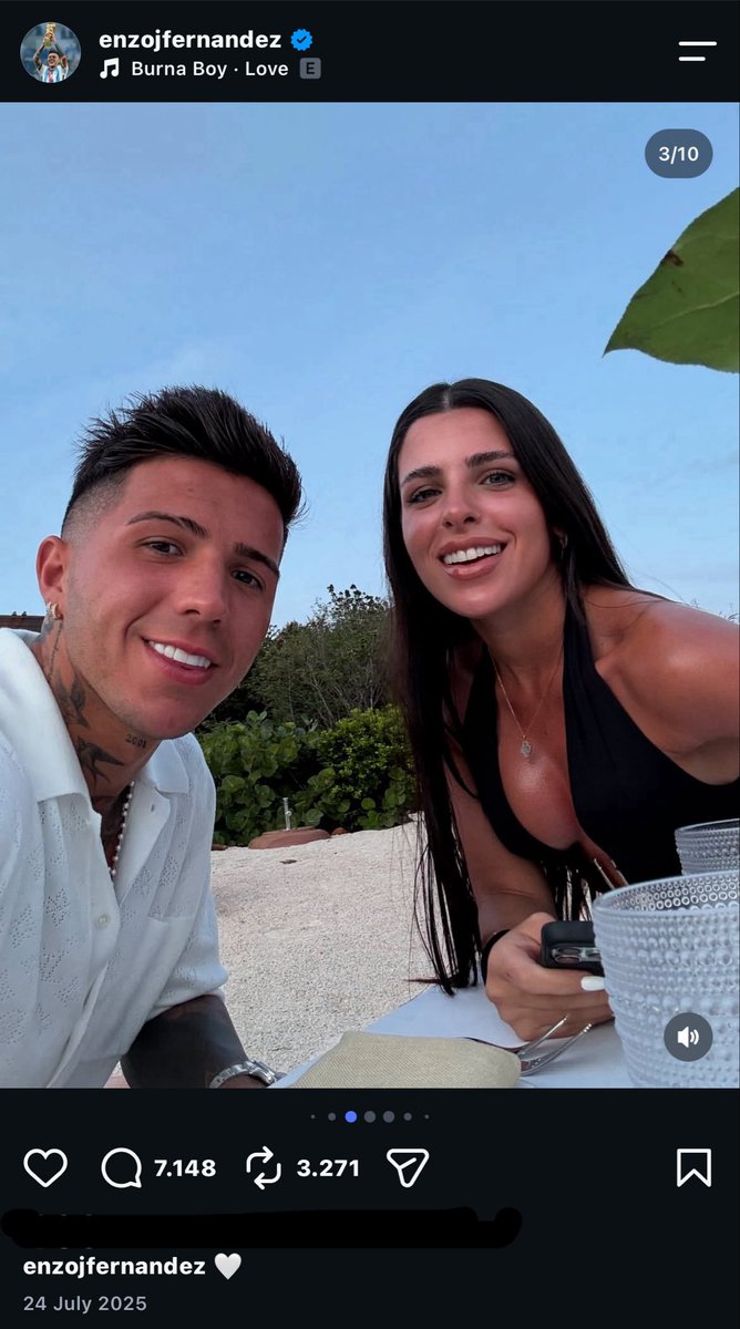 basma_Abd1's tweet photo. Enzo expressing his love for his girlfriend on a date vs Enzo when it comes to saying goodbye to Messi.. https://t.co/iWnc5Ur6sS