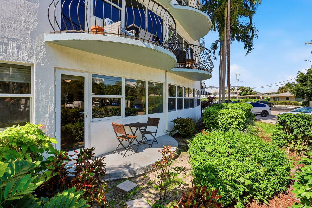 RomansonAni's tweet photo. 3250 NE 28TH ST #104, Fort Lauderdale, FL 33308
Le Cercle Condo, enjoy the beach, the restaurants, live entertainment, shopping.
2-bed, 1-bath ground-floor condo with a private patio is pet-friendly, has a gym and pool 
https://t.co/CoV5V1Nt0q
#aniromanson #beachcondo https://t.co/MWUjyzN3dY