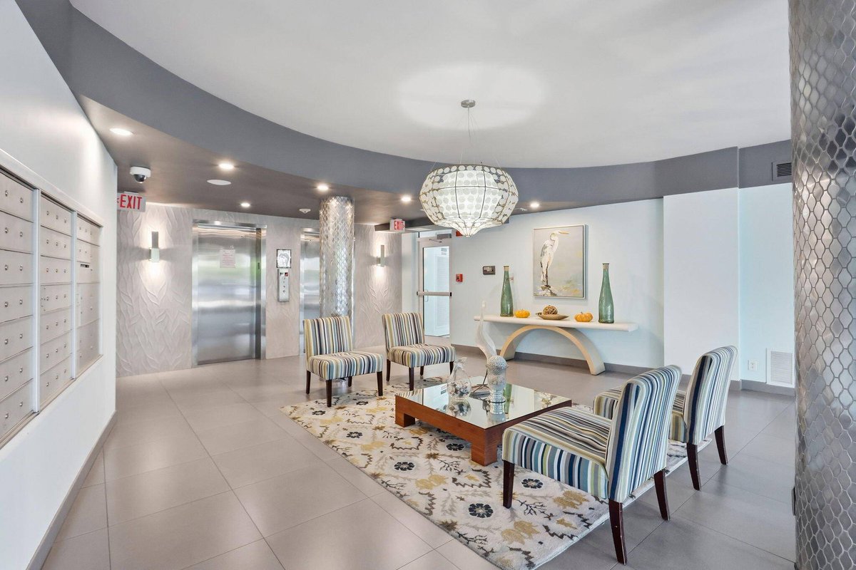 RomansonAni's tweet photo. 3250 NE 28TH ST #104, Fort Lauderdale, FL 33308
Le Cercle Condo, enjoy the beach, the restaurants, live entertainment, shopping.
2-bed, 1-bath ground-floor condo with a private patio is pet-friendly, has a gym and pool 
https://t.co/CoV5V1Nt0q
#aniromanson #beachcondo https://t.co/MWUjyzN3dY