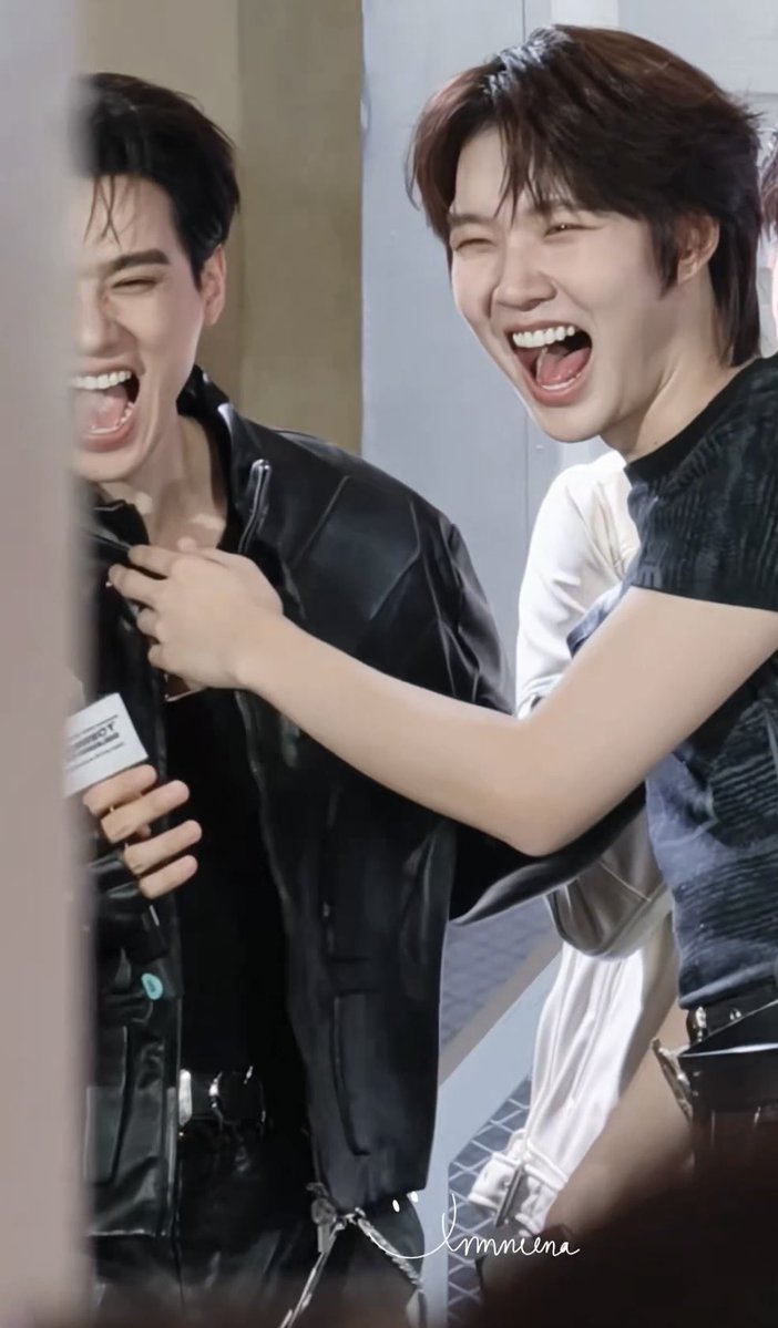 mynymild_'s tweet photo. พวกเจ้าเชื่อเรื่องเนื้อคู่จะหน้าเหมือนกันบ่ https://t.co/8RpA8ZPWww