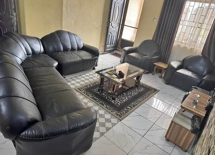 Miks_Declutter's tweet photo. Awoof deal!

ITEM DESCRIPTIONS: 8 seaters leather chairs and center table with TV console 

PRICE: 190k

NOTE: The leather is a bit cracked as shown in the picture

LOCATION: Iyana isashi, Lagos
Chat or call 07039735082

#DeclutterSale #declutter https://t.co/AghW8heP7R
