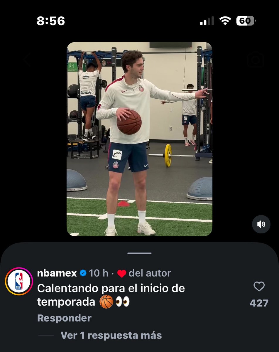 El_Lic_DelAmor's tweet photo. Yo viendo como Brian Gutiérrez puede ser lo que quiera ser ❤️🍓🍓🔥🔥

Puede ser basquetbolista ⛹️‍♂️ 
Puede ser futbolista ⚽️
Puede ser cantante 🎤

Es Barbie https://t.co/W0ccXGvSpU