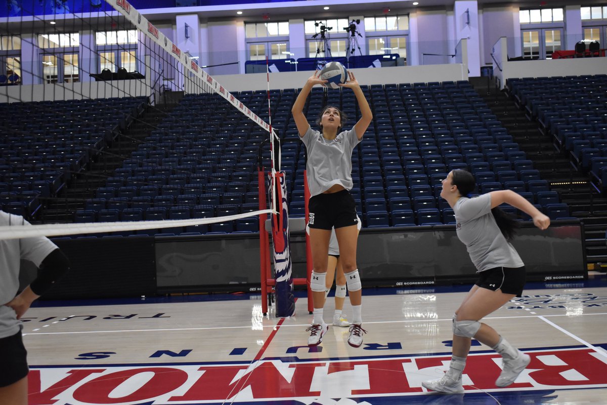 SIU_Volleyball's tweet photo. ๐ป๐๐๐๐๐ ๐ญ๐๐๐๐๐ โ๏ธ
#MaroonMade | #Salukis https://t.co/lyqJYYeln9