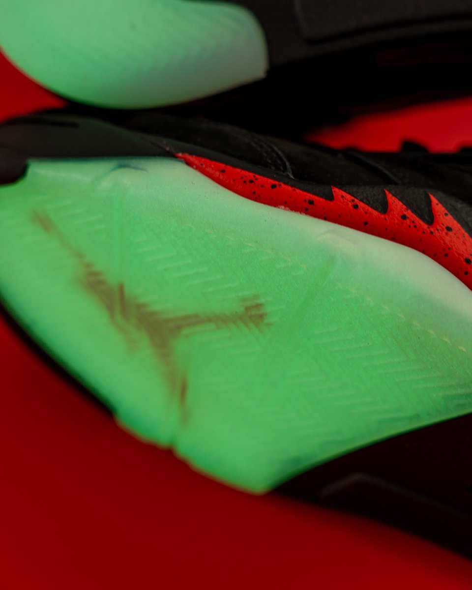menscloset407's tweet photo. Trick or treat yourself Saturday, October 17, 2026 at 10:00 AM with the release of the Air Jordan 5 Retro 'Halloween'.🕸️🔥Featuring a menacing black upper, blood red Picante accents, and a radioactive glow in the dark outsole.

#AirJordan5 #AJ5Halloween #Jumpman23 #HalloweenKicks https://t.co/O91f3HxcBF