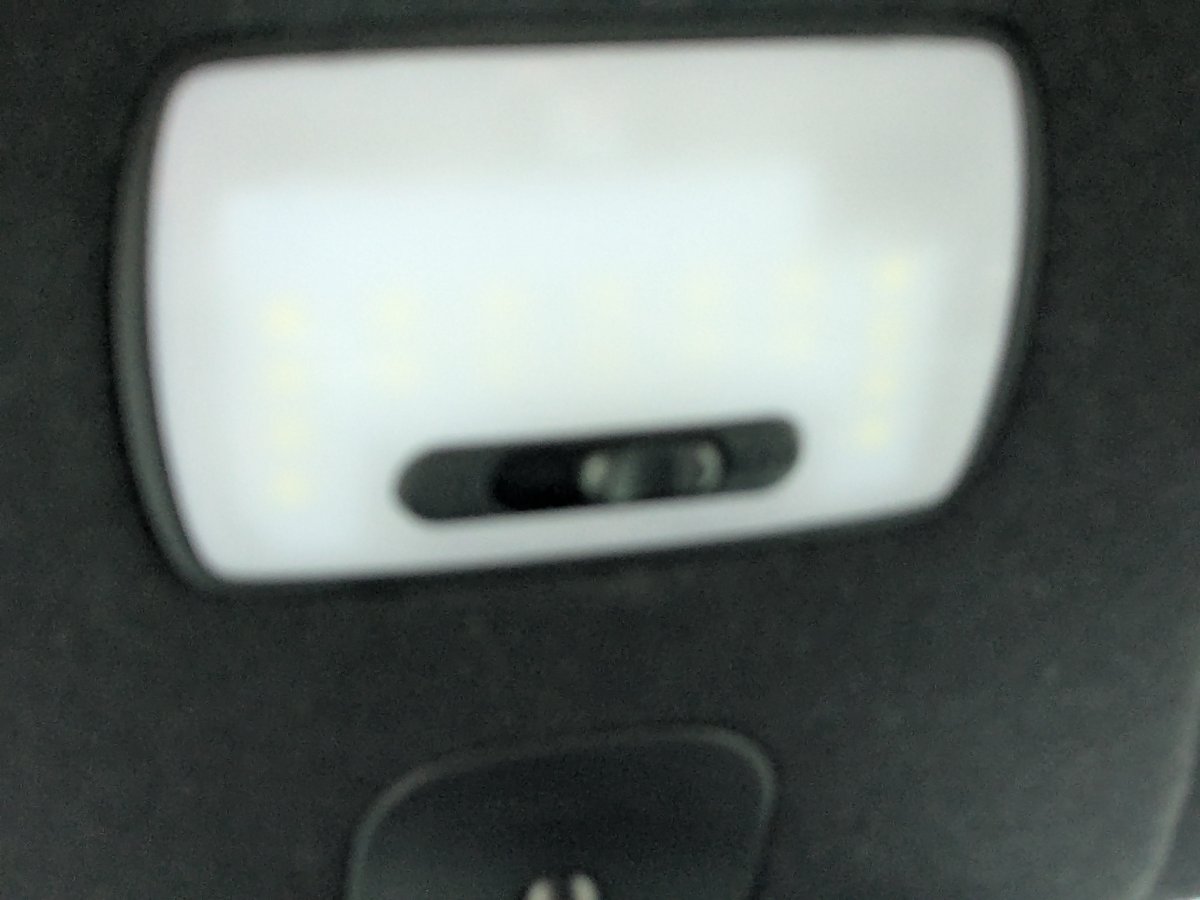 yosi95ms's tweet photo. N-ONEさんのルームランプレンズを、標準のクリアレンズから乳白色レンズに交換しました。
LEDって明るいのは良いけれど、刺さるような眩しさがあるから乳白色レンズで軽減させます!!
#NONE https://t.co/EjRFYLP1Zg