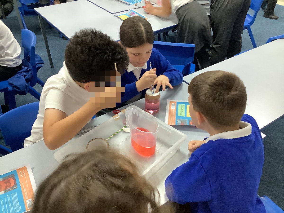 Keresforth_PS's tweet photo. Class Narwhal really enjoyed their @Amaze_Lab workshop this afternoon where they built a model of a heart! 🫀 https://t.co/4d742HwMBq