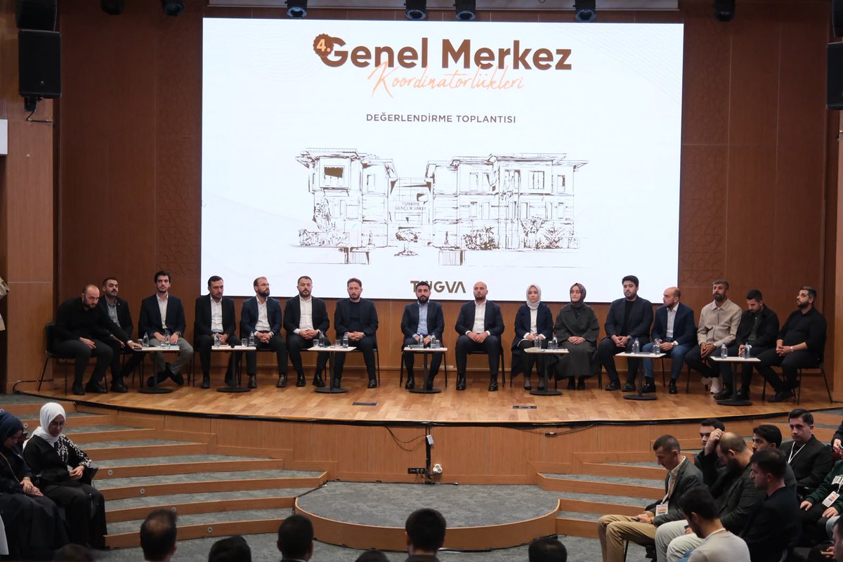 ibrahim_besinci's tweet photo. Genel Merkez Koordinatörlükleri Değerlendirme Toplantımızda yol arkadaşlarımızla bir araya geldik.

Samimiyeti ve adanmışlığıyla yükümüzü omuzlayan gizli kahramanlarımızla; ilk günkü heyecan ve azimle yürümeye devam ediyoruz! 🙌🏻 https://t.co/IomBNJj1T0