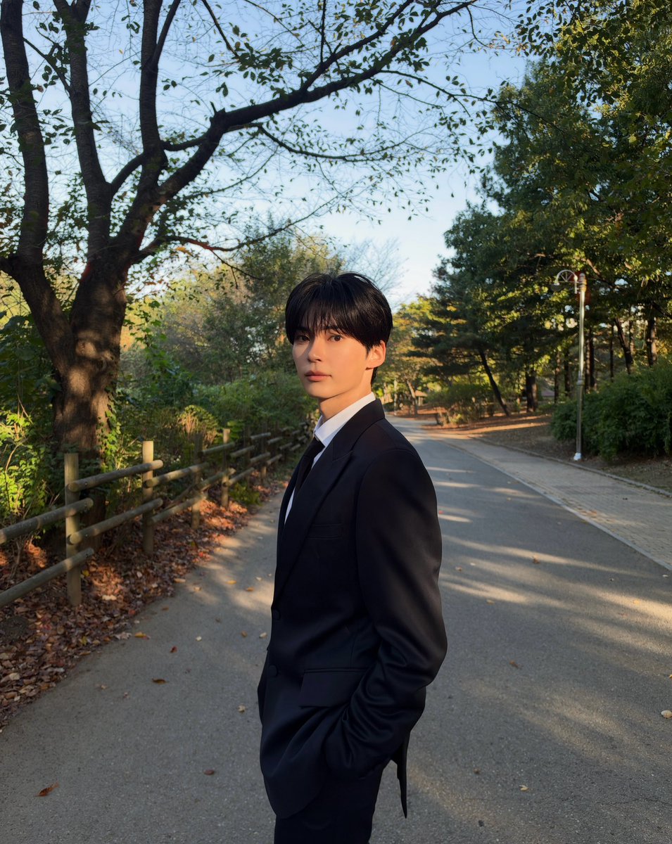 shbpics's tweet photo. sunghan._.bin instagram update https://t.co/GQvjVkFdD6