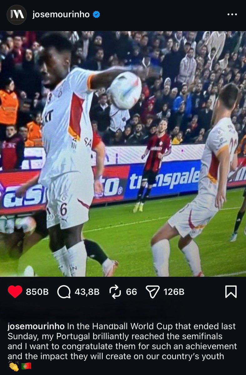 aslitanya's tweet photo. Jose Mourinho’nun kendi instagram sayfasında kariyeri boyunca hakem skandalları ile ilgili sadece Galatasaray’ın maçlarını paylaştığını biliyor muydunuz? https://t.co/WXr6fpgYvJ