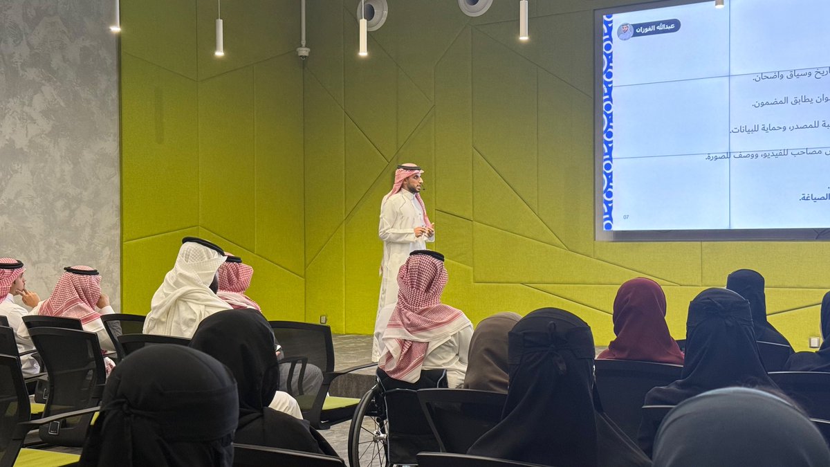 IC_community2's tweet photo. من المعرفة الأكاديمية إلى واقع سوق الإعلام.. 🎓

ضمن مبادرة مسار الإعلام والاتصال 
، أُقيمت مساء أمس ورشتان بحضور طلاب وطالبات الإعلام والمهتمين به:

🎯 صناعة المحتوى الرقمي المؤثر — عبدالله الفوزان
🔎 الرصد والتحليل الإعلامي — أ. يحيى زيلع

معرفة أكاديمية.. تُترجم إلى واقع سوق https://t.co/kDnH0LEXpG
