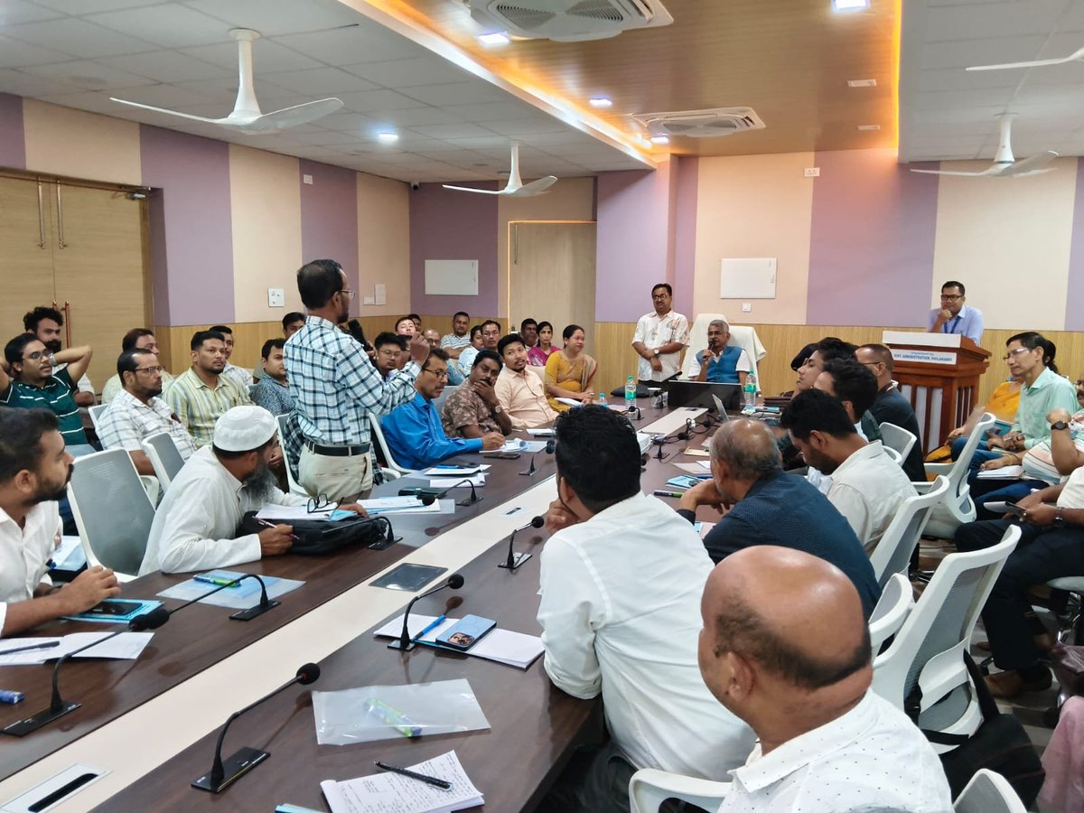dc_hailakandi's tweet photo. State Information Commission,led by SCIC Shri Bharat Bhusan Dev Choudhury alongside DC Shri Jay Vikas conducted a training for SPIOs on digital RTI frameworks.The session included an interactive Q&amp;A and concluded with RTI hearings at the Circuit House.
@CMOfficeAssam @diprassam https://t.co/C8VsYXYHYf