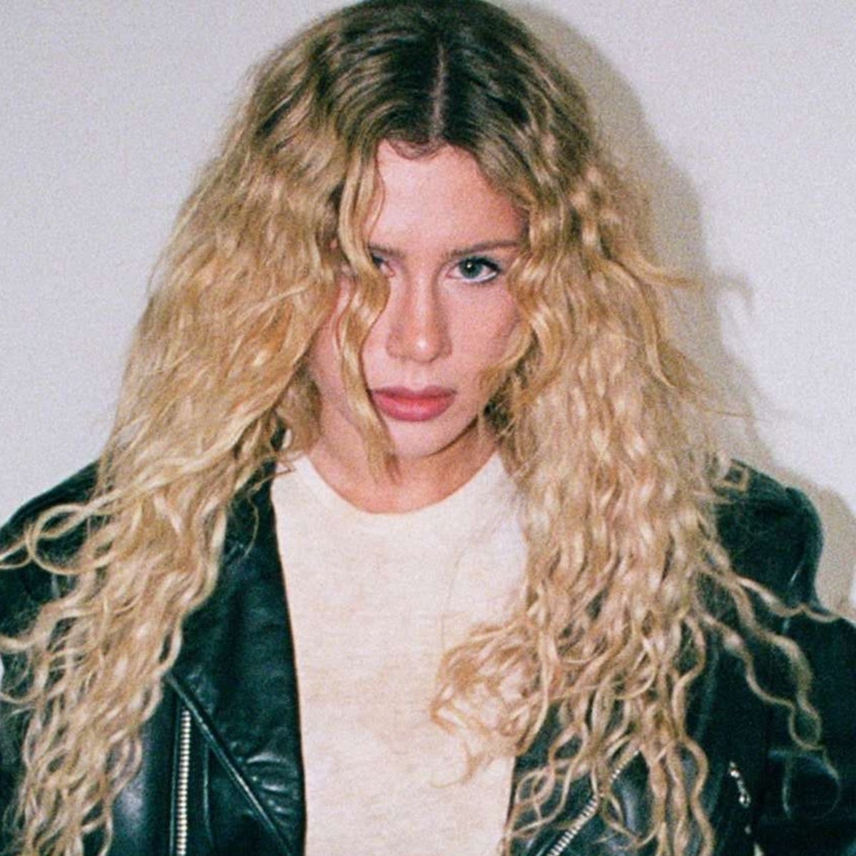 updatecharts's tweet photo. Slayyyter está CONFIRMADA no Lollapalooza Brasil 2027. https://t.co/hpJP22BGIq