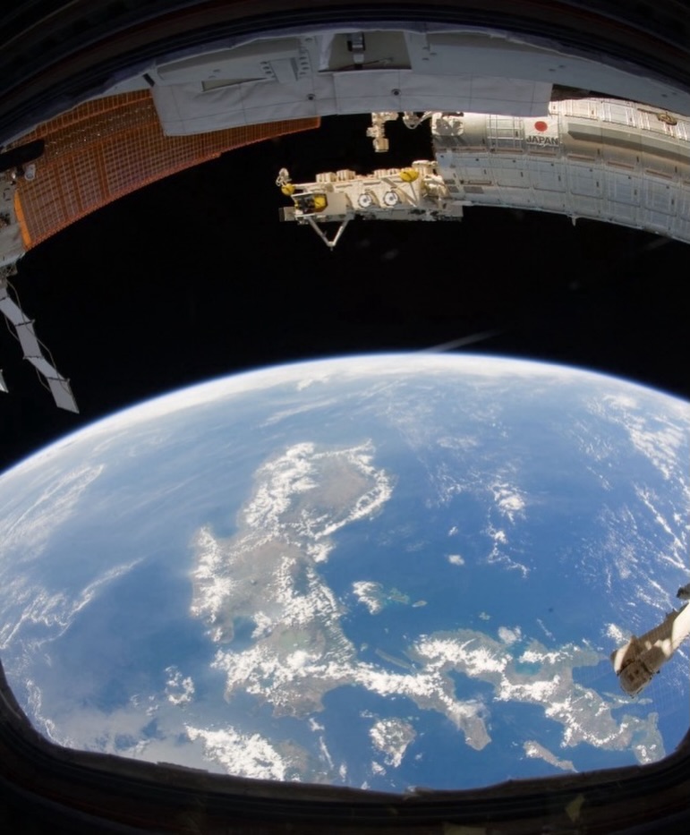 gmanews's tweet photo. PH FROM ORBIT 🛰️🌏

The US Embassy in the Philippines shares a jaw-dropping view of the Philippine archipelago from orbit, captured from the International Space Station about 250 miles above Luzon.

The photo, widely shared on social media, was originally captured by astronauts aboard the International Space Station (ISS) during Expedition 23 in 2010.

The embassy’s post highlights America’s partnerships with the Philippines, including with Philippine Space Agency.

Courtesy: US Embassy in the Philippines/Instagram

Read related story:
https://t.co/X7HnTbQp83
