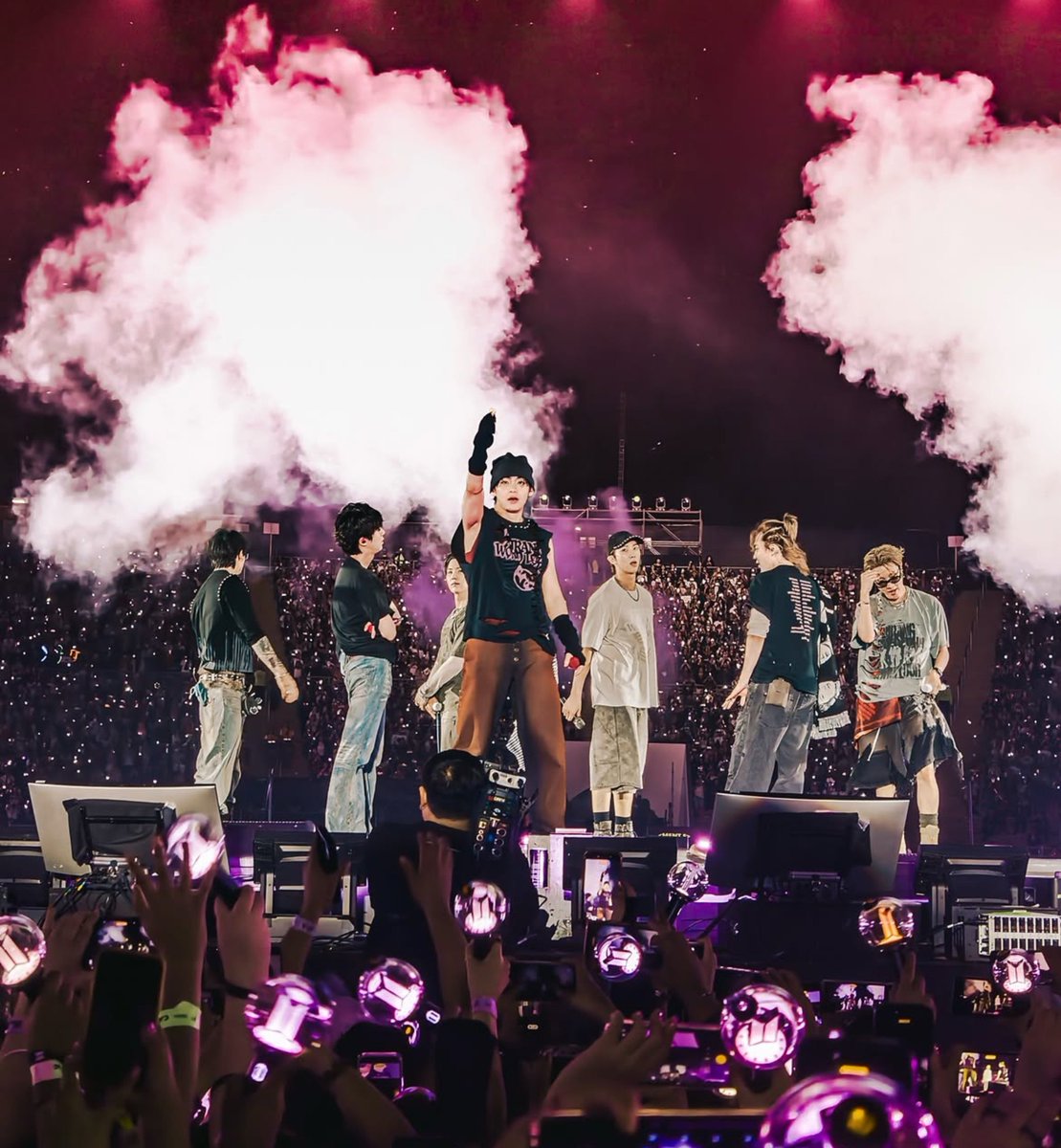 TaetaebearKim's tweet photo. It's The Picture https://t.co/NUwWWYptE1