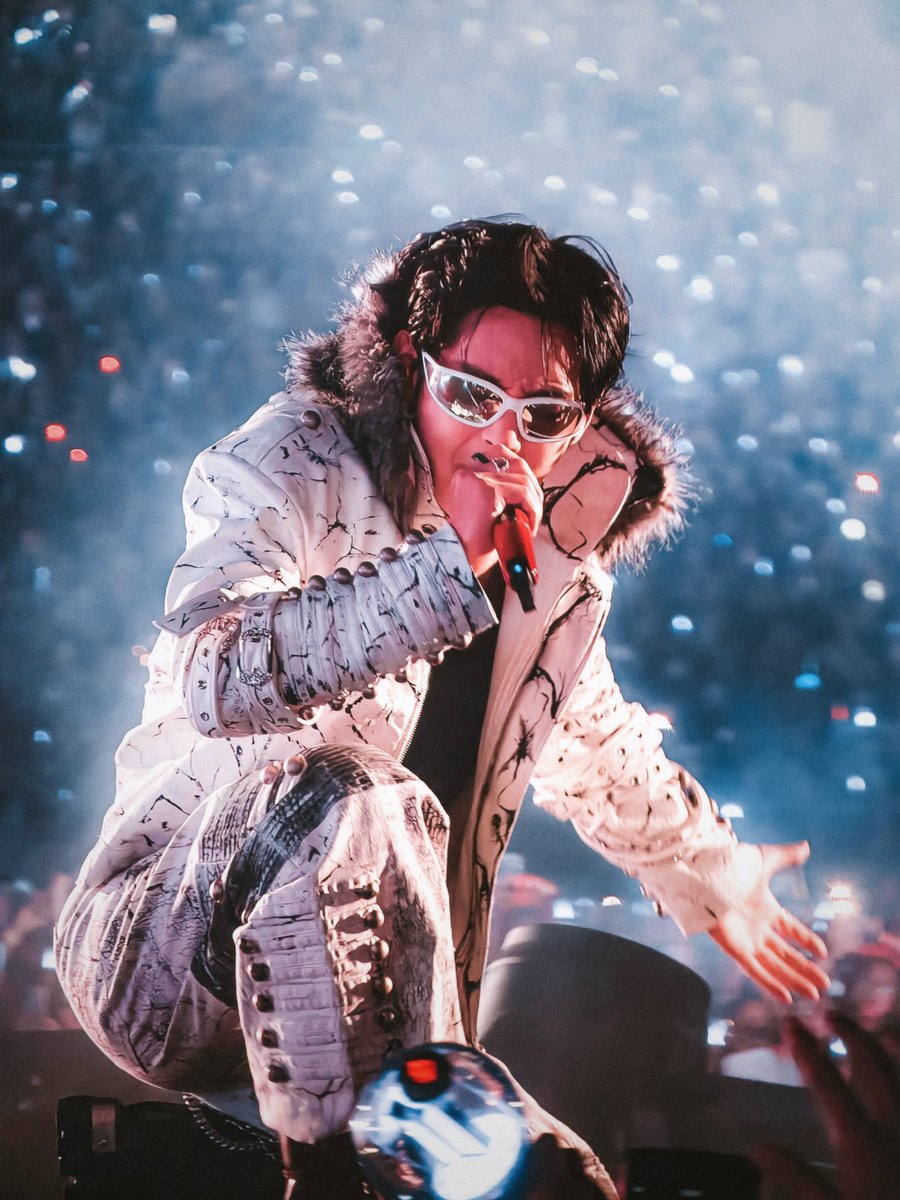 ktaehbrasil's tweet photo. INSANO! Taehyung em novas fotos compartilhadas pelo fotógrafo Piero. https://t.co/UBMCZl0Rc4