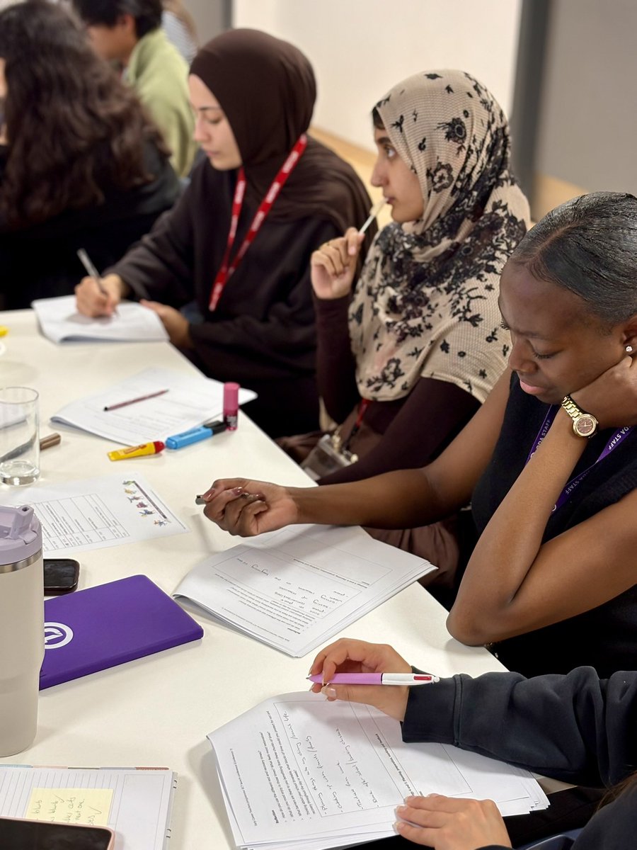 1DegreeAcademy's tweet photo. Working alongside the NWLTSH (North West London Teaching School Hub) we welcomed ECT 1s to join us for a conference today where we found out all about their ECT Programme, explored some planning, and unpicked strategies to support wellbeing and workload. #ECT #CPD #KickStart https://t.co/j9eZAK7jd3