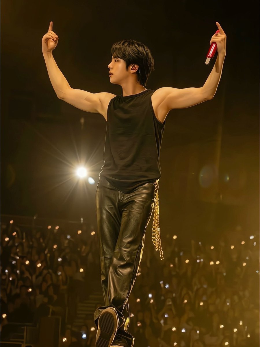 SujataTanwar7's tweet photo. Seokjin in sleeveless 
So handsome💜
So cute 🥰
So sexy 🥵
So hot 🔥 https://t.co/S7F5OF6IVB