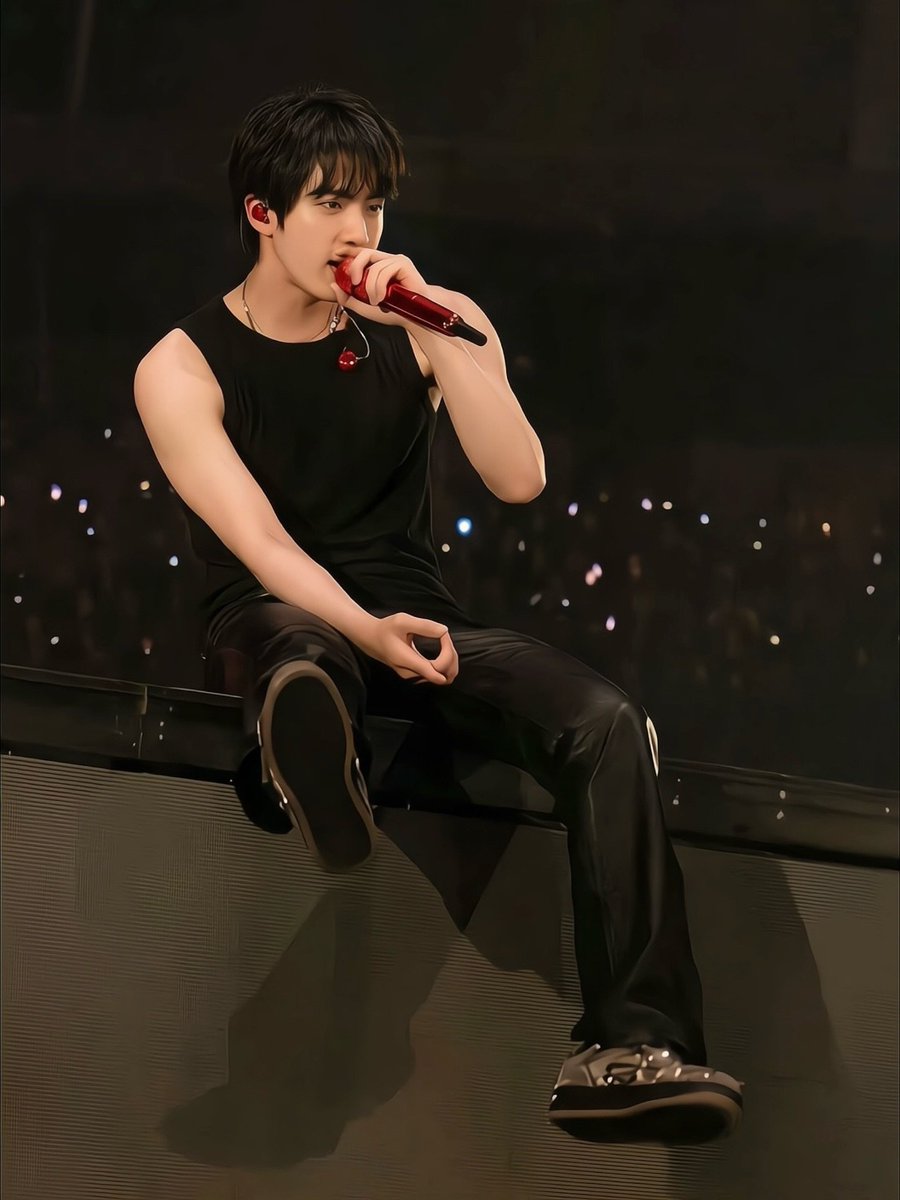 SujataTanwar7's tweet photo. Seokjin in sleeveless 
So handsome💜
So cute 🥰
So sexy 🥵
So hot 🔥 https://t.co/S7F5OF6IVB