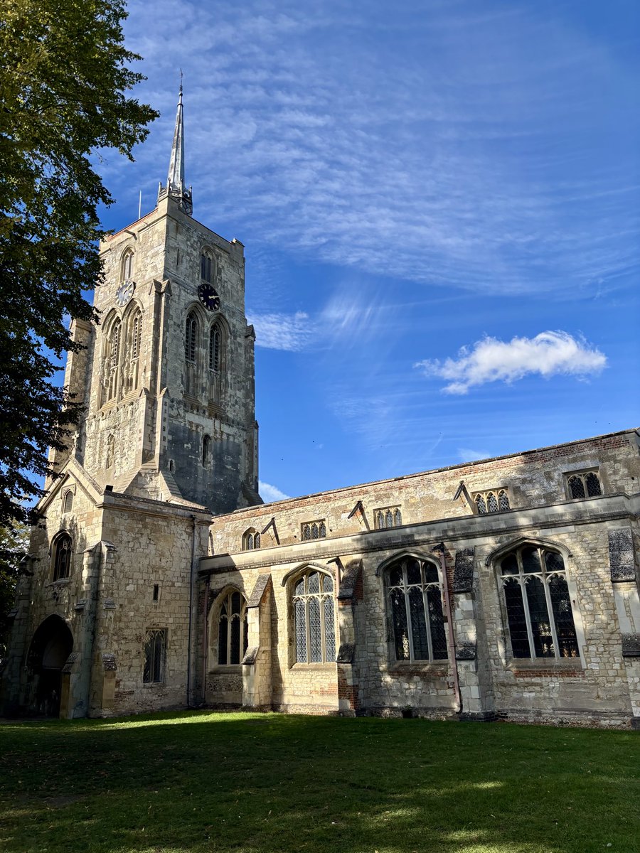 katenorth123's tweet photo. Beautiful - and massive - St. Mary’s Church, Ashwell, Hertfordshire. So big it doesn’t all fit in the photo 🤭 Mostly dating to the 14th century, although the impressive double-storey porch is 15th century 🤩 https://t.co/trHnOqvv1O
