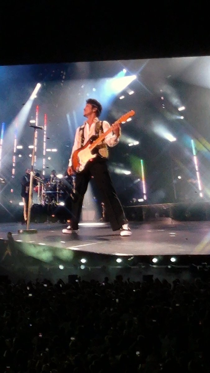 Jayden_Dom12's tweet photo. Happy birthday to the best singer , songwriter , producer , dancer and showman. I was lucky enough to see him live night 5 in Wembley on the romantic tour and it was the best night of my life. Hes the absolute best and is a big inspiration to me. Happy birthday Bruno!! https://t.co/E6BJzuXq4c
