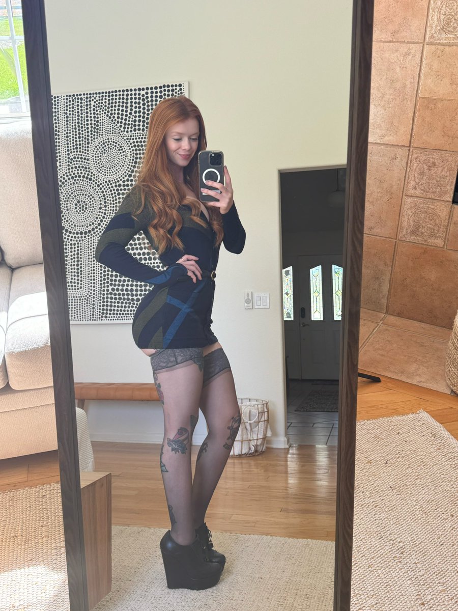 weegirlyscot's tweet photo. Do you like my outfit? https://t.co/GAEXf8UW3K