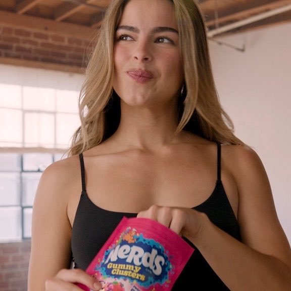 ihategaylors's tweet photo. addison rae with nerds gummy clusters profile pictures https://t.co/3olMrGCJRS