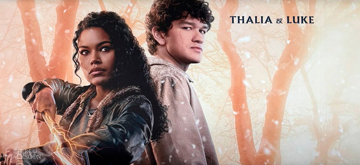 PercyJacksoon's tweet photo. THALUKE ⚡🏴

Thalia Grace (Tamara Smart) e Luke Castellan (Charlie Bushnell) em novo banner promocional da 3ª temporada de "Percy Jackson e os Olimpianos" https://t.co/iw9eVc7zkQ