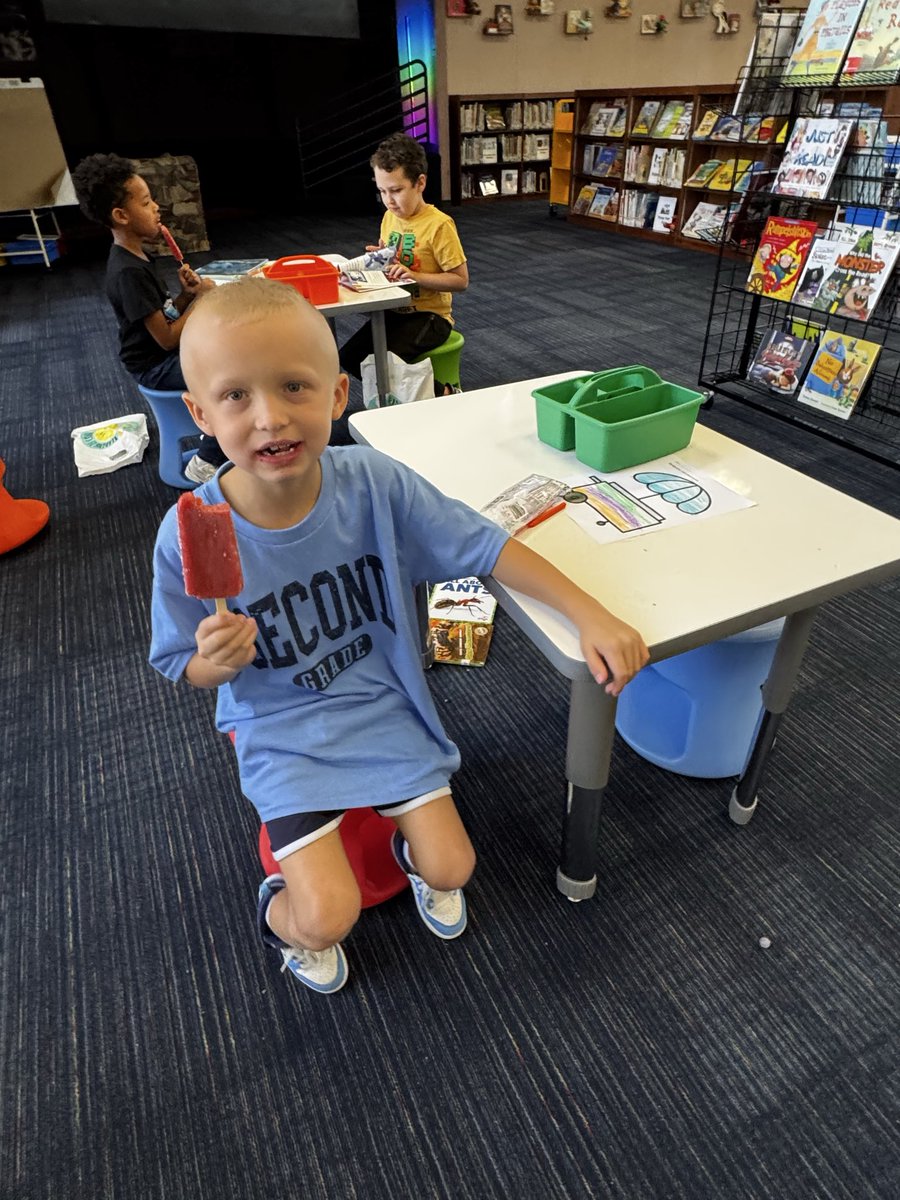 BayEaglesSoar's tweet photo. Learning about and celebrating Hispanic Heritage month in library with paletas!
2nd grade read Paletero Man written by Latin author and musician Lucky Diaz and enjoyed a paleta of their own! https://t.co/GjXqY5Y3Kw