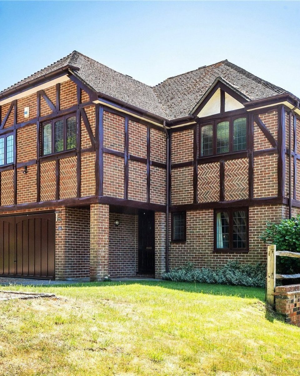 JS_Reigate's tweet photo. New price in Reigate: a five-bedroom detached family home on Raglan Road, with a south-facing garden, views towards Box Hill and a plot of just over a third of an acre. Guide price £1,499,950

https://t.co/1wOFEi6mRX

#reigate #surrey https://t.co/OMnBOJ7BY2