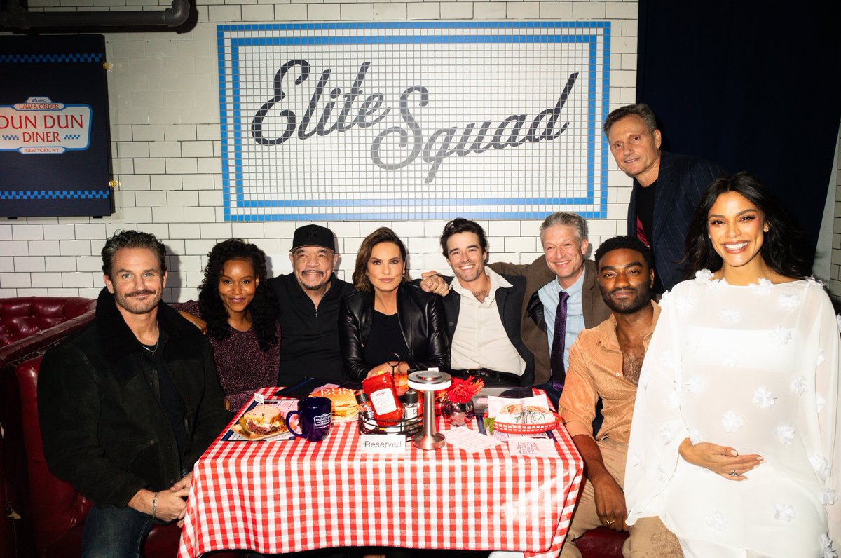 lawandordertv's tweet photo. Legends came to serve. ☕

The #DunDunDIner returns October 9 &amp; 10 at Rockefeller Center. See you there, squad! https://t.co/DjwbIcvp4x
