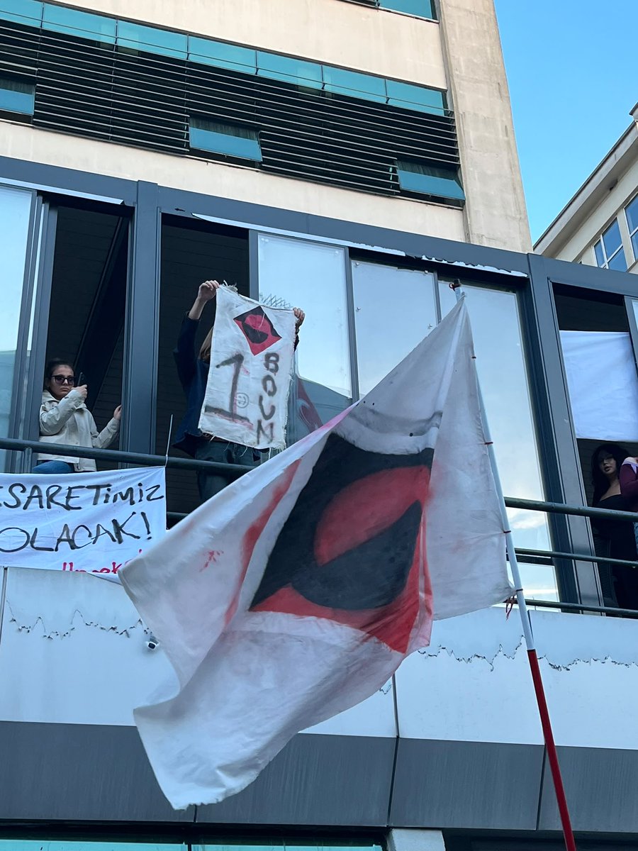 dnbaris1's tweet photo. BOUN 1 YAŞIYOR, DİRENİŞ SÜRÜYOR https://t.co/zmyE0RHyga