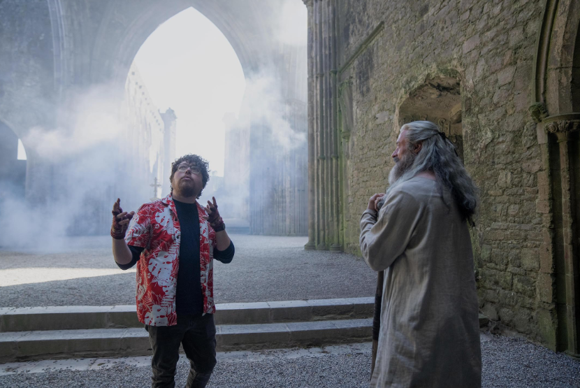 FilmsQuirky's tweet photo. #BehindTheScenes
#TheDeathOfRobinHood (2026)
Robin Hood finds himself gravely injured after a battle he thought would be his last. In the hands of a mysterious woman, he is offered a chance at salvation.
Director #MichaelSarnoski explaining his vision to #HughJackman https://t.co/qrn0N5cm3O