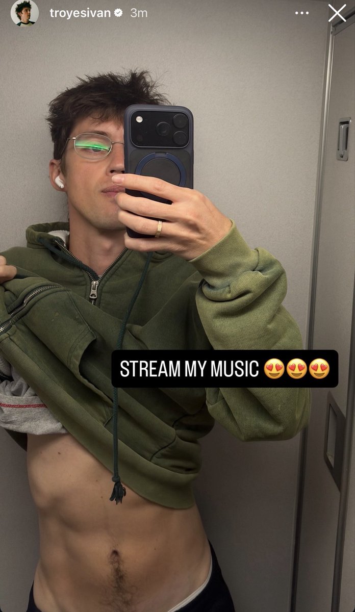 heyjaeeeee's tweet photo. I love that Troye Sivan is slutting himself out for this album rollout https://t.co/3AP2RxE8WR