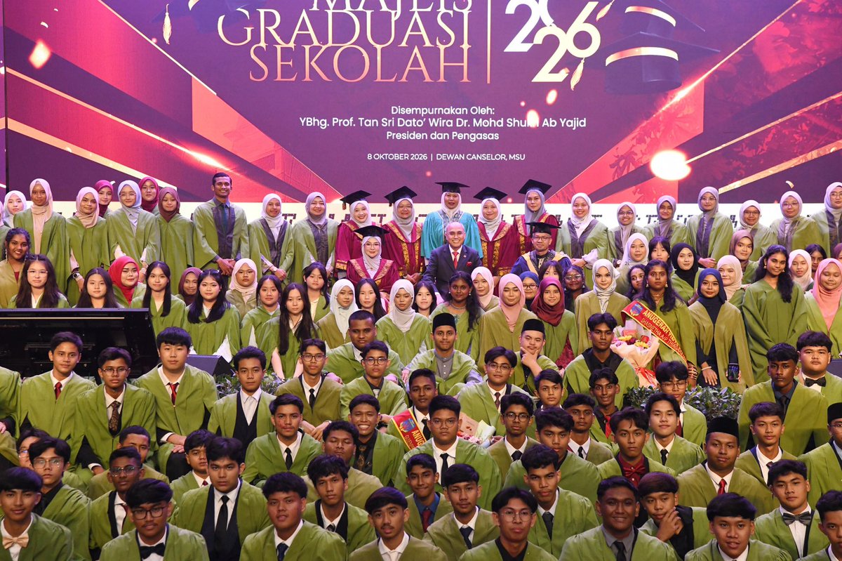 MohdShukriYajid's tweet photo. Three days into #MajlisGraduasi2026, organised by @MSUMalaysia and our partner schools, I remain energised by the aspirations, talents, and possibilities I see in our #SPM2026 students. There is no single pathway to success. Discover your strengths and pursue opportunities with confidence. The future is yours to define. As our SPM 2026 students prepare for their next chapter, I reminded them that success begins with the right mindset to be competitive, independent and adaptable. Knowledge opens doors, but character and confidence will take you further. 

@KemPendidikan
@MSUMalaysia #MajlisGraduasi2026
#SMKBukitRahmanPutra 
#SMKSelayangBharu
#SMKSeksyen3BandarKinrara 
#SMKSungaiChoh