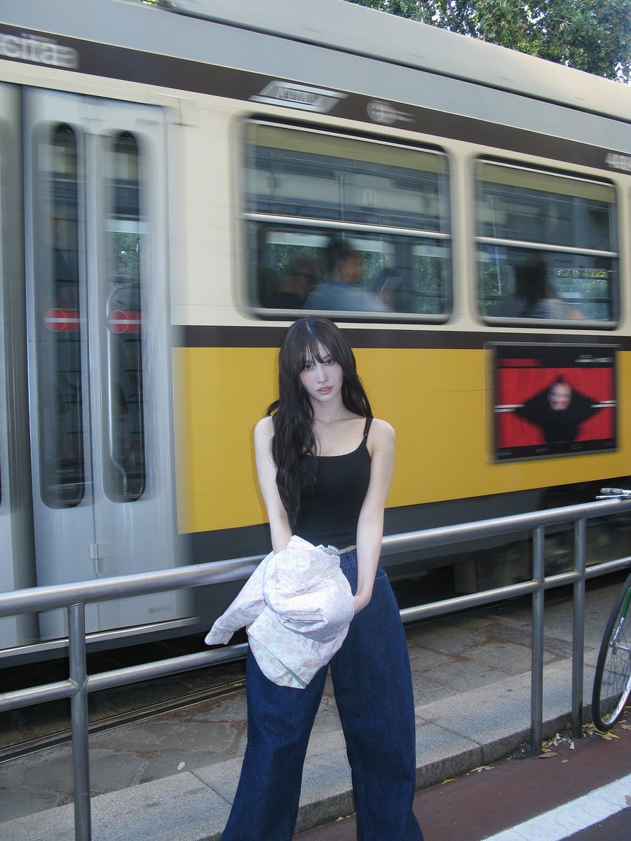 HlRUAI's tweet photo. Adding a touch of elegance to my day as I discover all the stylish wonders Milan has to offer. Feel like a Milanese girl today! https://t.co/dQgPjkrelN