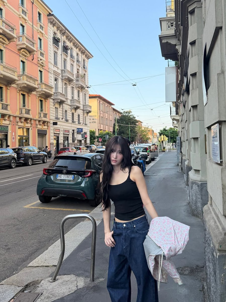 HlRUAI's tweet photo. Capturing these small, perfect moments as I wander and discover my own hidden gems. The perfect Italian getaway, filling my heart with joy! https://t.co/0bzvl5AC3s