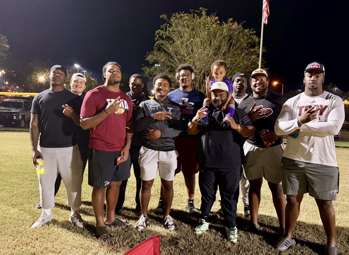CoachJMann919's tweet photo. π£οΈGEEEEK JA MONEY BIG BROTHERS βοΈπ°ππΏββοΈπ CAME TO SUPPORT HIM ON THE PITCHβΌοΈβ½οΈπ₯
#SACKCHASERS #FEMA #FAF #BOOKOFMANNING https://t.co/D0CW0hf3DJ