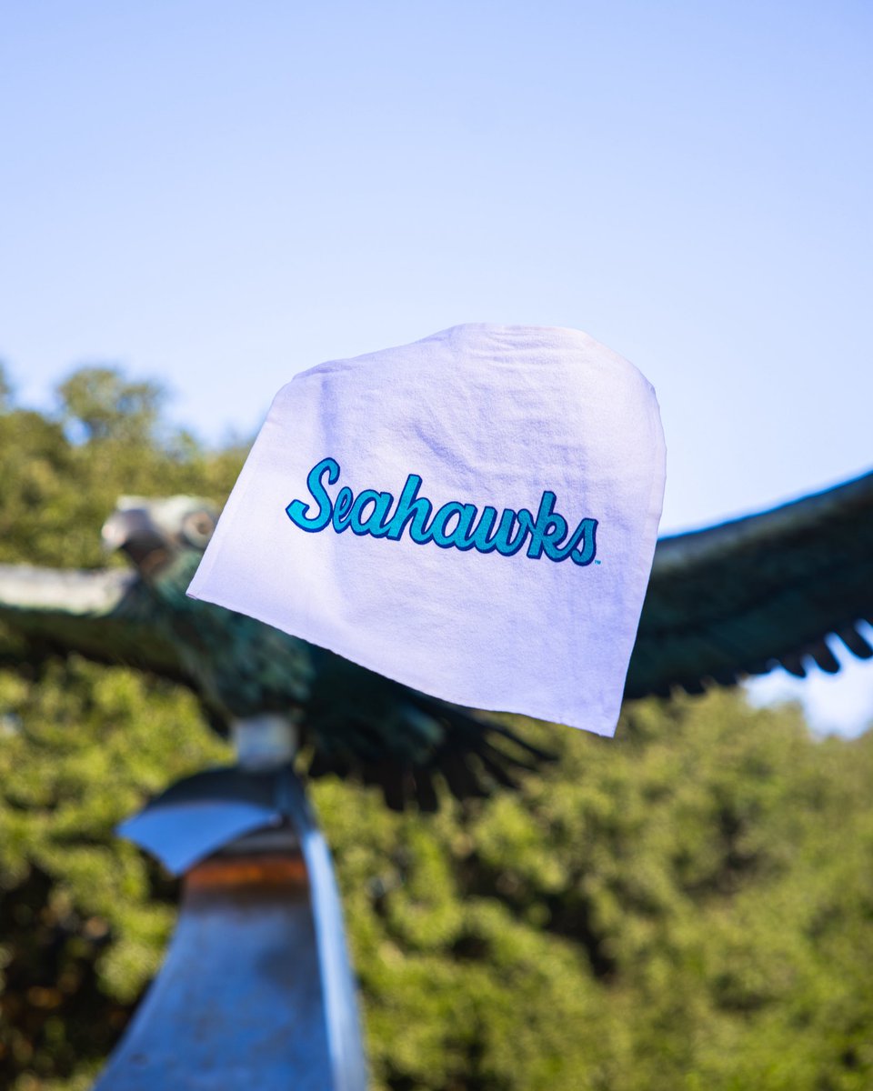 uncwswimdive's tweet photo. BRING THE NOISE, SEAHAWKS! ๐ฃ๏ธ
Grab your Seahawk rally towel at the meet against UVA this Saturday!
#SeahawkSwimDive https://t.co/7eVct8qEuy