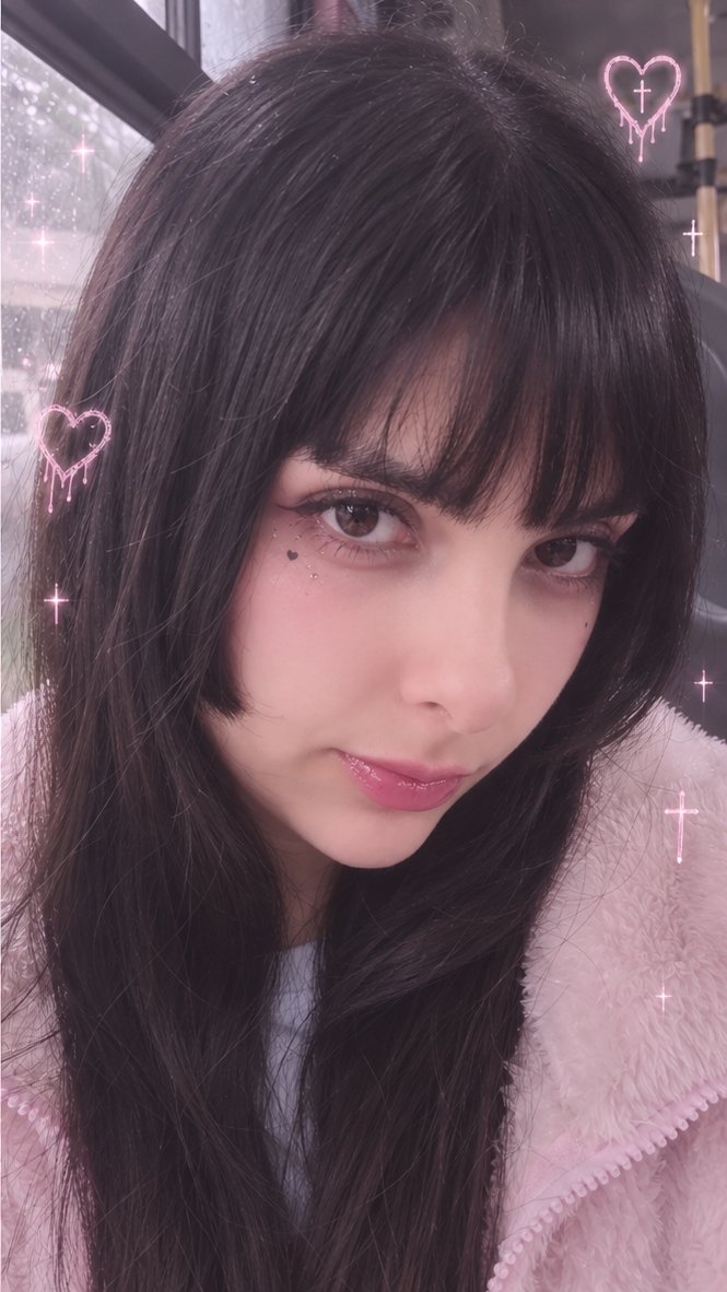 EllieRaww1's tweet photo. amando minha nova franja 🖤🕷🌸 https://t.co/VIClpoKfYU