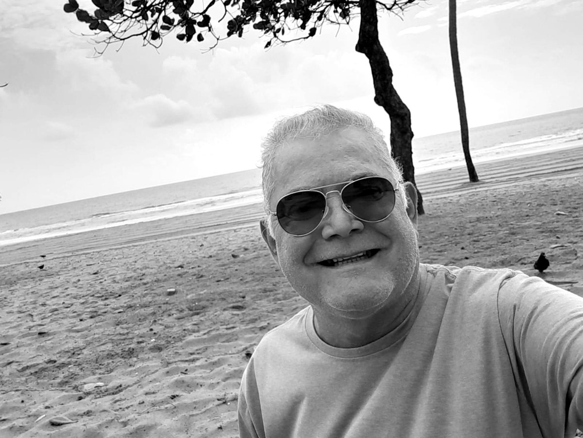 paulo_vktor's tweet photo. Infelizmente hoje, eu perdir o meu pai, obrigado por ter sido o pai, padastro, o amigo que me ajudou a entender o mundo, a viver nele, obrigado por tudo tio 🩶 https://t.co/Fp21iXAkUo