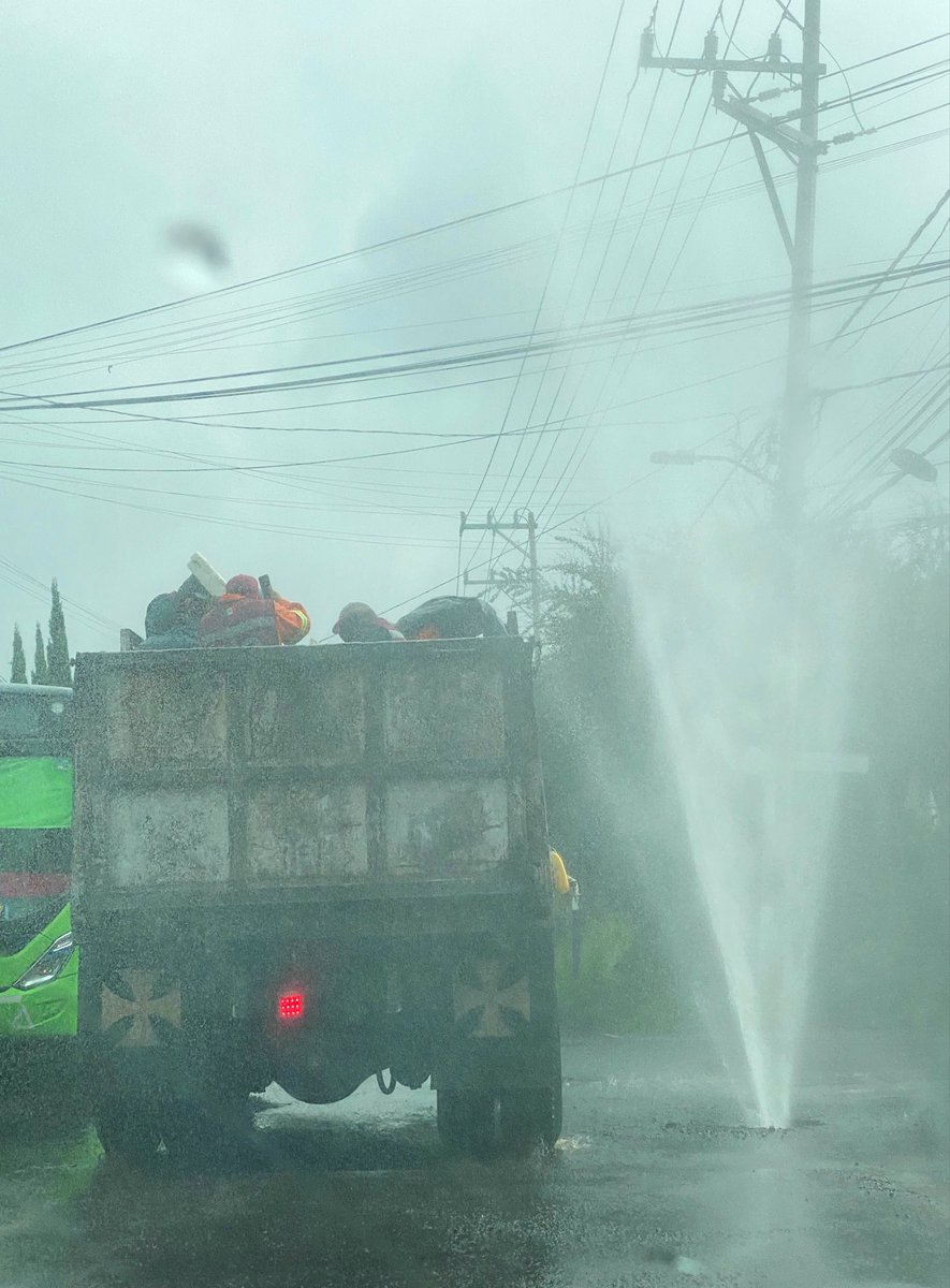 JPLaagos's tweet photo. Mega fuga de agua sobre Camino Viejo a Mixcoac a la altura del #3525 
@AlcaldiaAO @SEGIAGUA @locatel_mx https://t.co/0za6C2eQjX