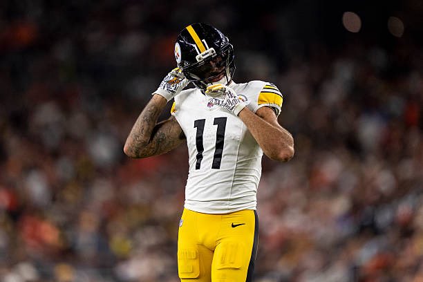 AdamSchefter's tweet photo. Steelers HC Mike McCarthy said WR Michael Pittman re-injured his foot and now is expected to miss multiple weeks. https://t.co/4YEtQaKuCP