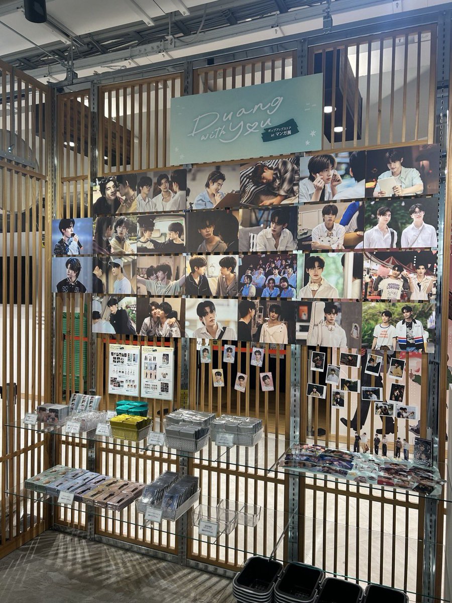 DuangWithYouJP's tweet photo. 📣ドラマ「Duang With You」ポップアップストア at マンガ展

いよいよ明日からスタート！
たった今設営が完了しました！
ぜひたくさん遊びに来てください！

＜マンガ展 渋谷＞
2026年10月9日(金)～2026年10月19日(月)
OPEN 10:00 / CLOSE 21:00

マンガ展 渋谷／MAGNET by SHIBUYA109 5F
〒150-0041 東京都渋谷区神南1-23-10 MAGNET by SHIBUYA109 5F [ MAP ]

＜マンガ展 天王寺＞
2026年11月10日(火)～2026年11月23日(月・祝)
OPEN 10:30 / CLOSE 20:30

マンガ展 天王寺／天王寺ミオ 本館 6F
〒543-0055 大阪市天王寺区悲田院町10-39 6F [ MAP ]

整理券などの最新情報は下記のURLにて！
https://t.co/K68irkyIlz

DUANG IS COMING TO JAPAN
#DuangWithYouSeries
#MandeeWork
@twnpich @porsuppakarn @JAONORTHiom @ottoottoo_ @tthi_eks @waavetnp @Hughhype
