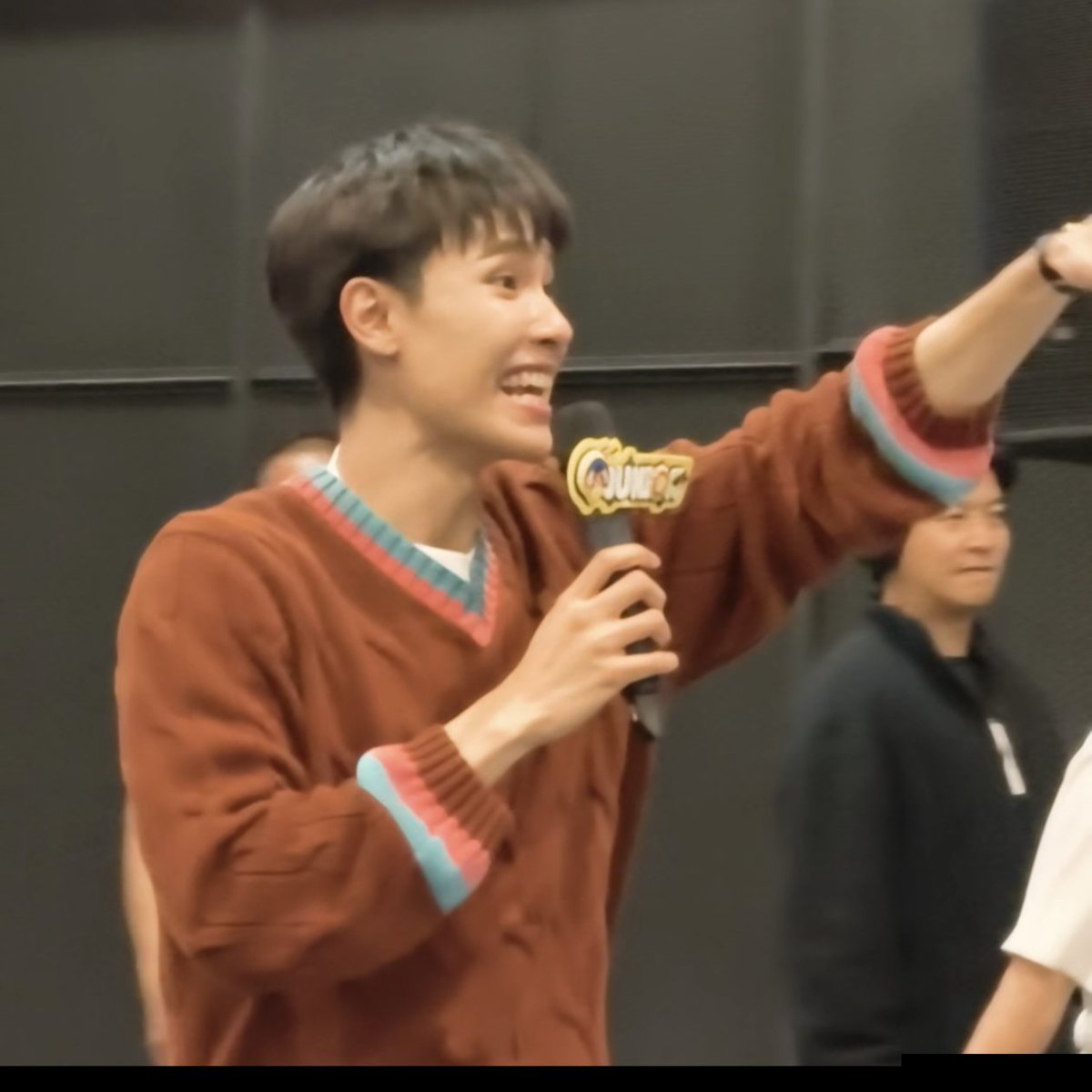 Kwonpea's tweet photo. วินาทีที่คุณพีดีและคุณพิธีกรฉะกัน โครงการคนละฉอดสองฉอด
555565555655555555555555555555555555555555555555555555555555

#GMMTVFANIVAL2026HappyFamilyxJM https://t.co/i2TJVen3rL
