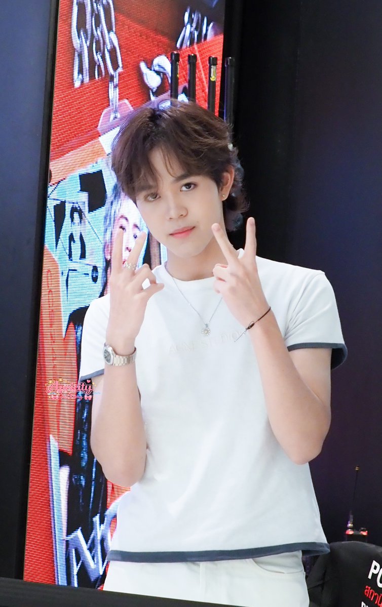 Apricity_HSW's tweet photo. คนที่เสิร์ฟแฟนคลับขนาดนี้ ชื่อไทโอนะคับ แสนดีเว่อ 
ท้อแท้กับความน่ารักของพี่ทัมม
#CIRCRL1stANV
 #CIRCRL
#THIOTHAMM #THIO #ไทโอ
#NexT1DE_THIO #NexT1DE https://t.co/wUd10SWxz6