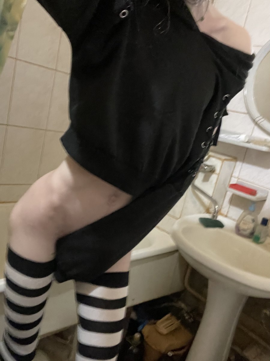 breasonye's tweet photo. my bathroom (ignore me) <3
#femboy https://t.co/xXFxptaCIQ