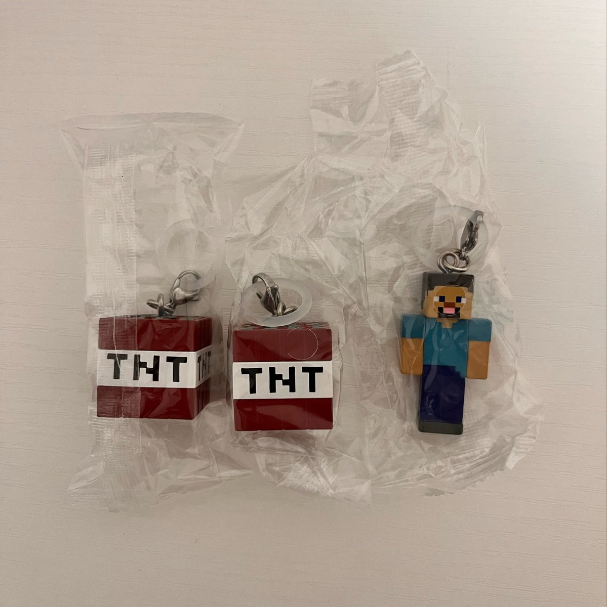 jyyal7's tweet photo. マイクラ めじるし アクセサリー 交換

譲  スティーブ、TNT×2
求  エンダーマン  他異種めじるしなんでも検討します

郵送での交換📮
条件合う方がいましたらお気軽にお声がけお願いいたします🌟 https://t.co/RmSXn6frn3
