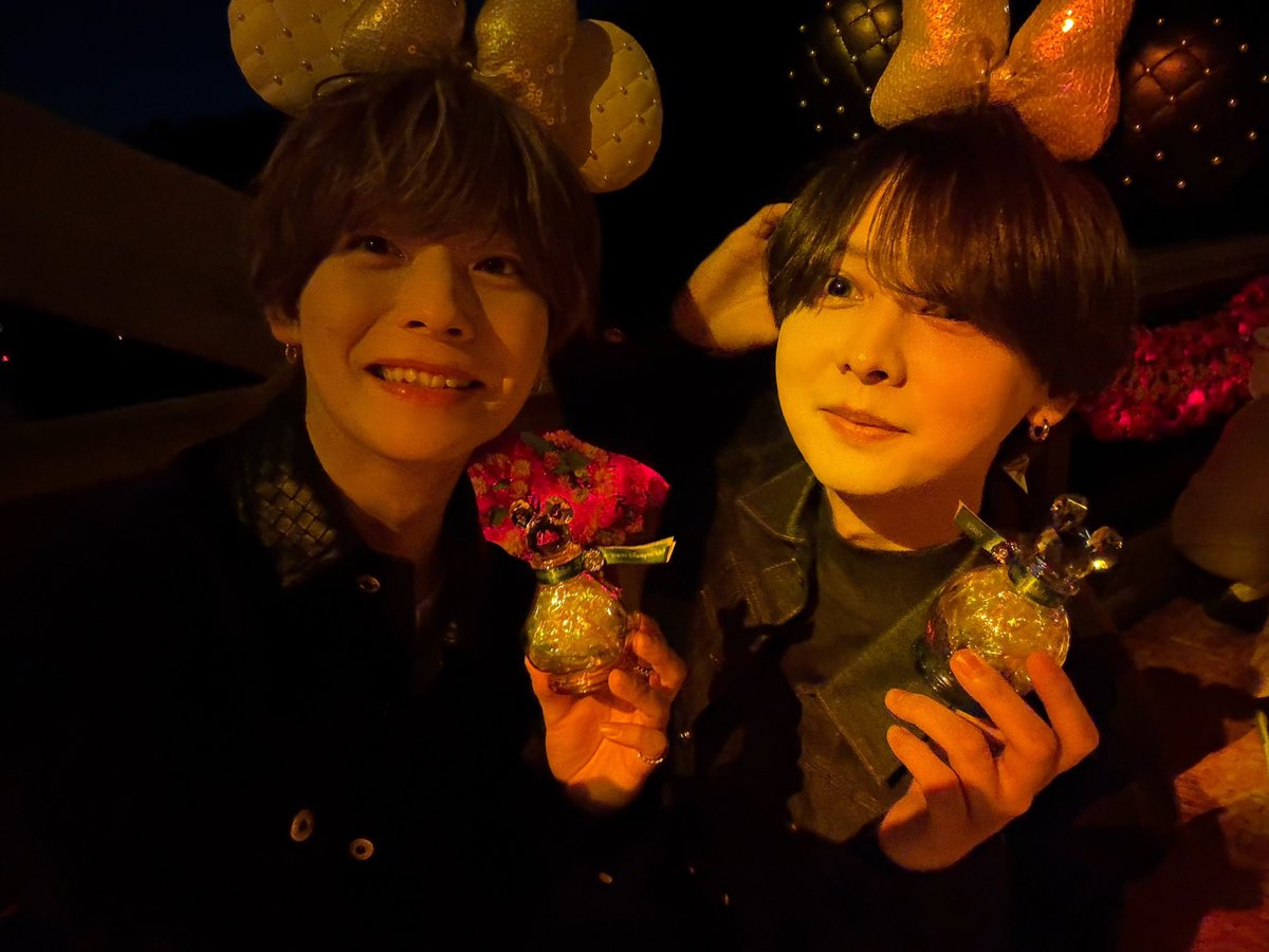 myohon_tosuke's tweet photo. りょうが、ディズニーで1番イケメンなのにマジックラン��シアターで最後に椅子がドカッてなるやつ下から人が殴ってると思ってて神 https://t.co/PvwHWWCvCM